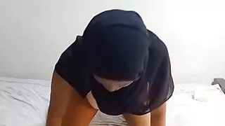 Shameless Muslim Hijabi Woman Sucks a Dildo and Gets Fucked