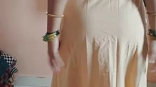 Mumbai girl dancing on Indian Bollywood song