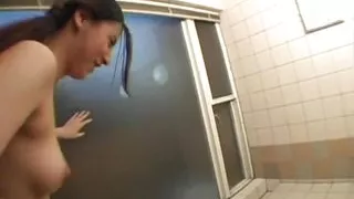 Giggling japanese teen gets her pussy licked out