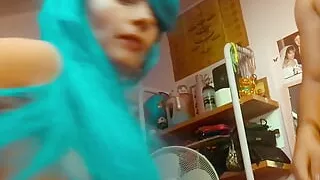 Ariel Ortiz and his stepcousin love each other, while his partner goes to buy food at the supermarket