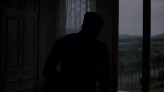 Blonde junge Sexbombe beim Fick mit tätowiertem Kerl