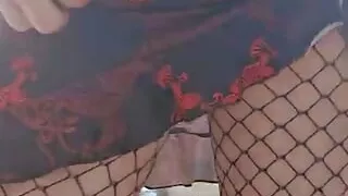 This horny mature cougar loves to play with her kinky toys until she orgasms hard