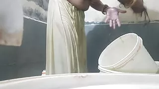 Stepsister is taking bath in bathroom stepbrother watching hot open bath video in bathroom