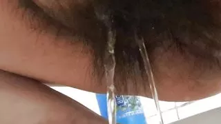 peeing and washing my vagina, the water dripping on my clitoris makes me very hot