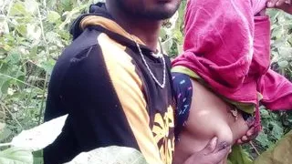 The labourer boy and girl working in the field went to the jungle today and there was no one in the jungle so they fucked her.