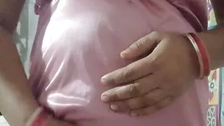 New hot video of hot sexy kitu bhabhi. Bhabhi made her brother-in-law excited by putting her pussy in front of him.