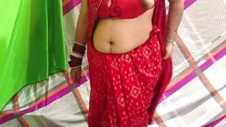 Chachi saree change kar rahi thi feer mein chod diya Hindi sex video