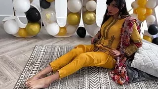 Aaliyah Yasin Gets Horny Whilst Waiting for Her Guests