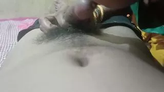 Village bhabhi ko garam karke lund chusaya hai