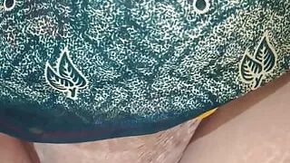 Indian Desi village Jawan  housewife apne jija G ke bhabhi se Raat me sexy videos banaya(kunwari dulhan apne sage pati ke sath )