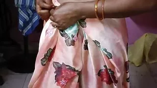 South Indian Bhabhi Enjoying with Vegitable