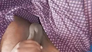 UP ke bhabhi ko cream laga kar Anal hole par dala