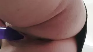 Vends-ta-culotte - Beautiful French amateur woman masturbates her pussy under her skirt with a dildo