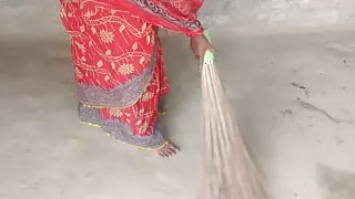 Pados ki bhabhi jhadu maar raha tha jakar chudai ki bahut maja aaya