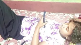 There is no one at home, everyone has gone out for a walk, so my girlfriend called me.