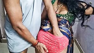 Indian Desi Bhabhi Ki Saari Utha Ke Unki Mast Raspbhari Chut Mein Mota Garam Lund Ghusa Ke Khoob Choda Bhabhi Ji Jor Jor Se Shouting Laggi.