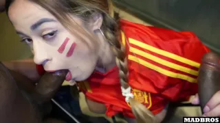 Une Supportrice Espagnole Au Gros Cul Baisee En Anal Et Dp Dans Un Parking Apres Le Match De Foot !! With Marta Villalobos