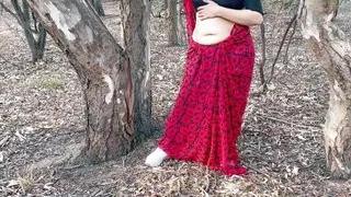 Horny Indian Housewife Cheating with Friend - Giving Deep Throat in Outdoor - Saree Sex