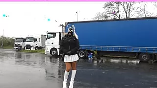TV Monique - On a truck stop