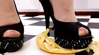 Higheels crushing banana