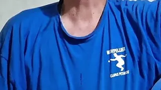 I piss on myself while eating and eat my cum with a spoon