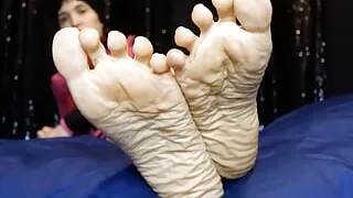 I Drain Your Wallet Showing My Wrinkled Feet Soles