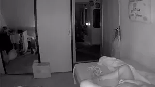 quickly wanked off in front of the pussy