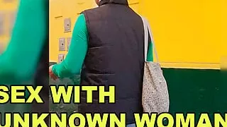 On the street, a stranger offers me sex; She with a mask. Do you swear to me that no one will see it?