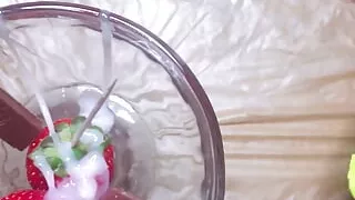 Ms300 Sarazia Exotic - Eating an Exotic Treat