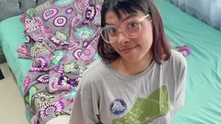 I bet with my stepsister a delicious fuck playing rock, paper or scissors, my stepsister loses playing and I end up fucking her tight pussy