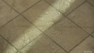 Seine blonde Freundin mit praller Oberweite bumst er hardcore