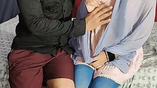 Priyanka ne apne padosi ke ladke ko bula ke bur chatwai