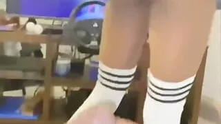 Jerking off Being My Stepsisters Back Actually Gets Me Some Pussy