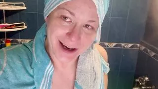 Sexy shower and madturbate wirh shower head and shampoo tube