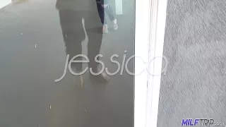 Naturbusen Blondine reitet auf seinem Prügel