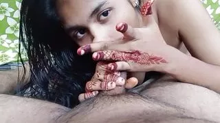 Bhabhi sucked my cock by applying mehndi in hand