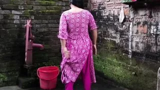 I see my aunty was cleaning the bathroom so I hugged her and started fucking her ass