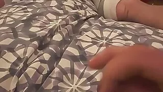 Hot handjob in my bed????