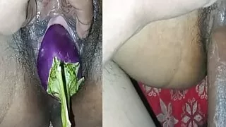 Tamil bhabhi&#039;s pussy was tight by penetrating the brinjal and breaking the seal of the pussy, then fucked with a thick cock