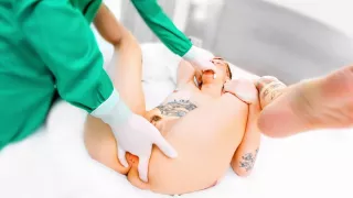 Alt Girl Wants Doctor's Fist - Medfetvr