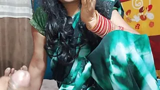 Dever Baat karte huye bhabhi ki chuchi pakad liya clear Hindi voice