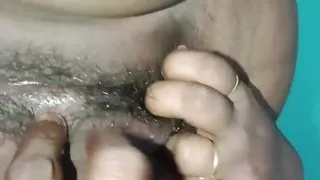 Bhabhi's Pussy and Sweet Water