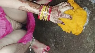 Indian bhabhi ko bahut jor se Lagi thi Dever ke saamne peshab kar diya
