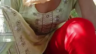 The beautiful girl of the college is the first time in the jungle with her boyfriend