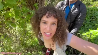 Urlauberin Macht Im Wald Eine Fickpause