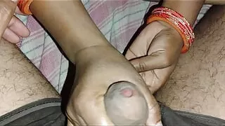 Pados ki bhabhi ne mera lund pakda