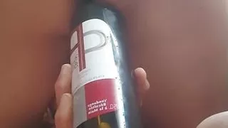 Fat Arab whore plays with a bottle in her ass