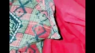 My pussy is itching a lot, today there are so many people at home, we feel very much like masturbating by applying oil on your pussy completely naked.