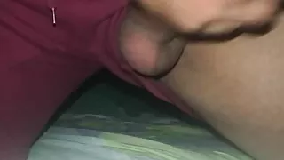 Excited stepfather masturbates his cock, recording with my cell phone, what a delicious member