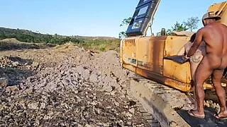 Heavy machine worker quits work to have sex with a hottie who arrives to distract him